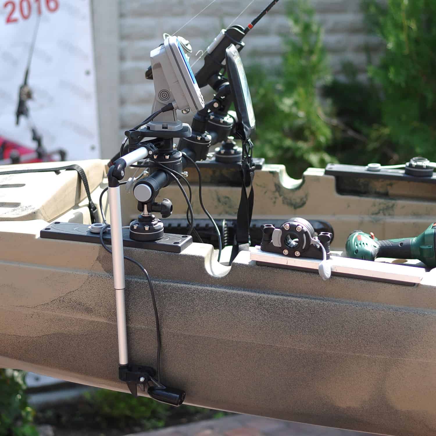 Borika FASTen Mounting Kit for Fishfinder with 7-9" Screen and Transducer Holder Borika Accessories